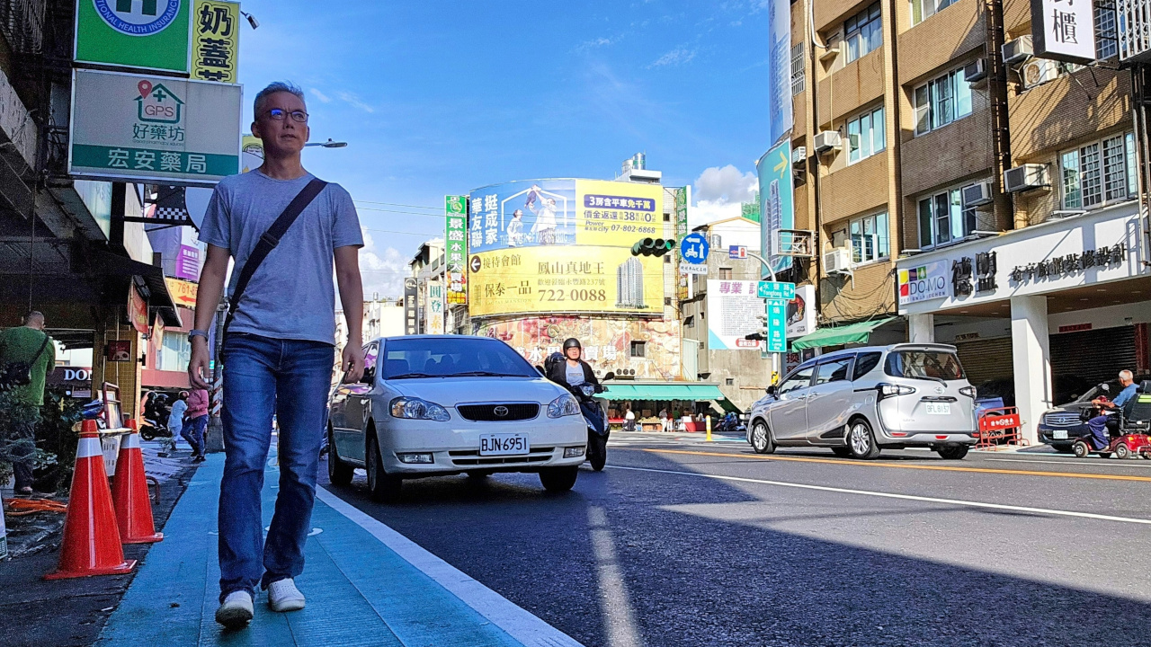 Ruilong Rd. Sidewalk