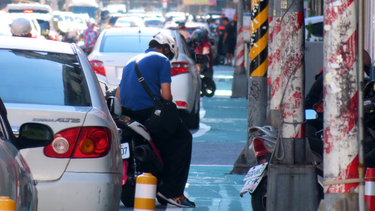 Ruilong Rd. Sidewalk