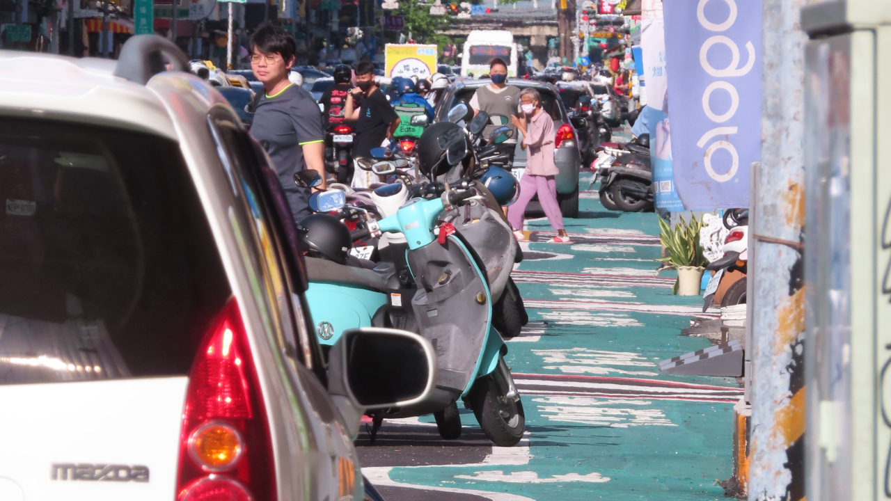 Ruilong Rd. Sidewalk