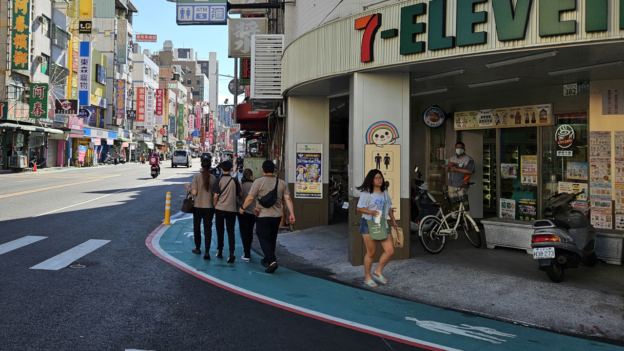 Ruilong Rd. Sidewalk