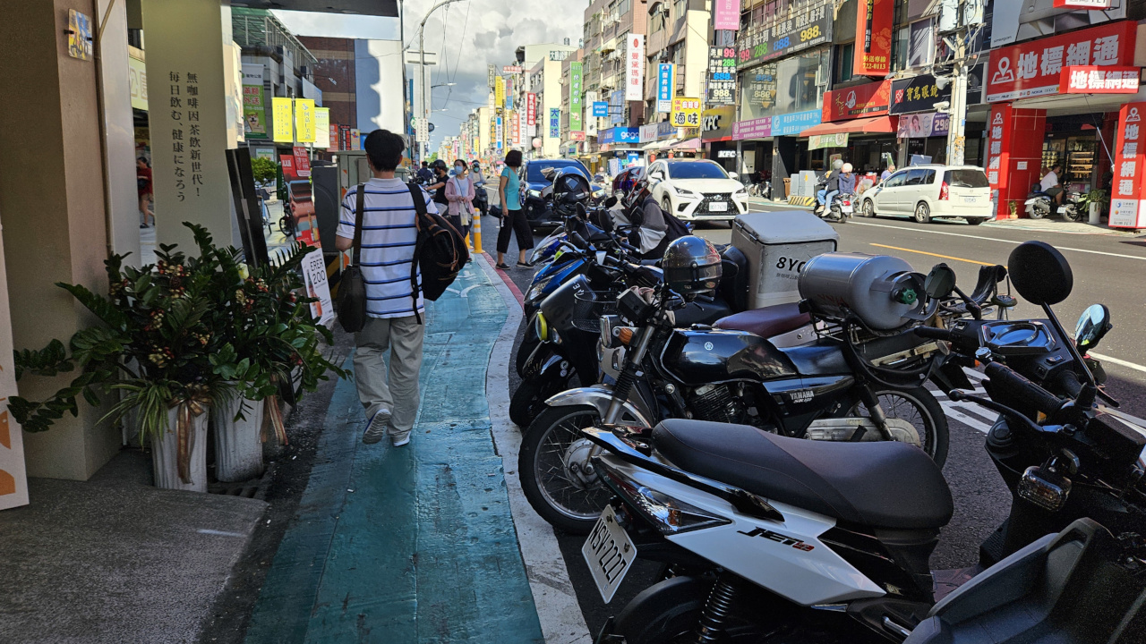 Ruilong Rd. Sidewalk