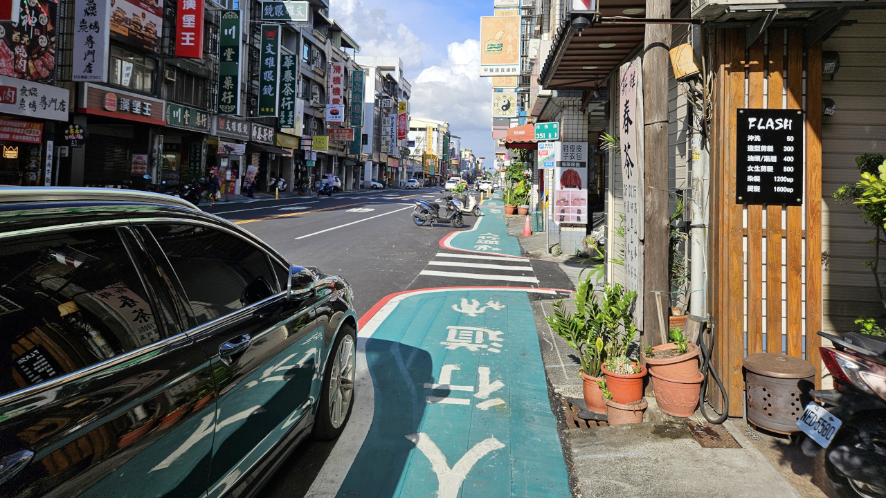 Ruilong Rd. Sidewalk