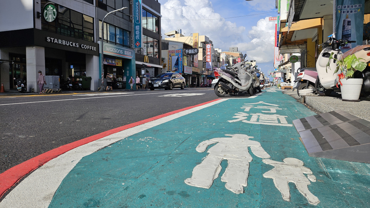 Ruilong Rd. Sidewalk