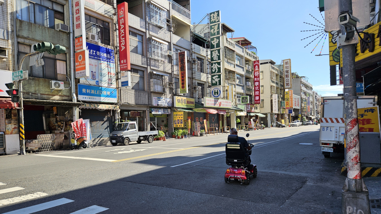 Ruilong Rd. Sidewalk