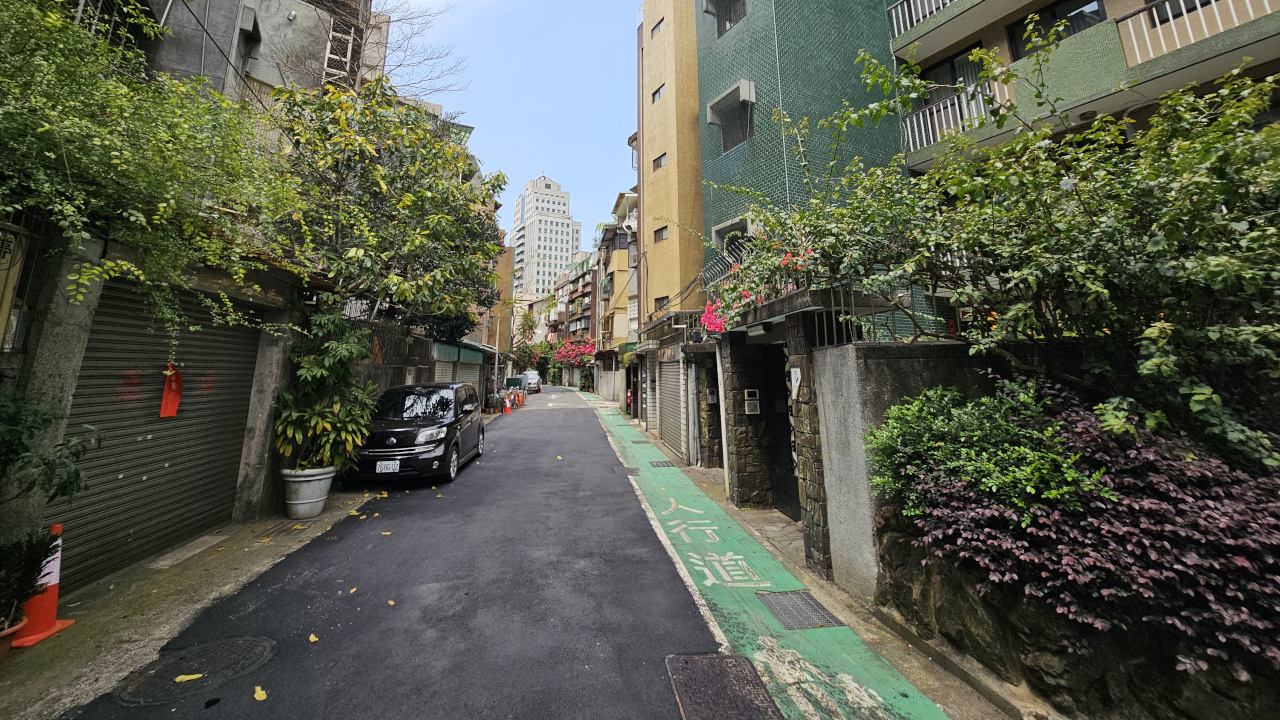 Ruilong Rd. Sidewalk