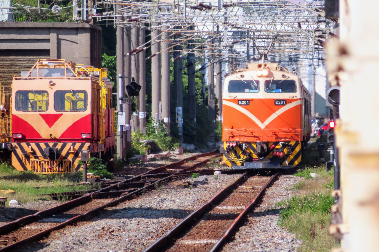 Taiwan Railway E200