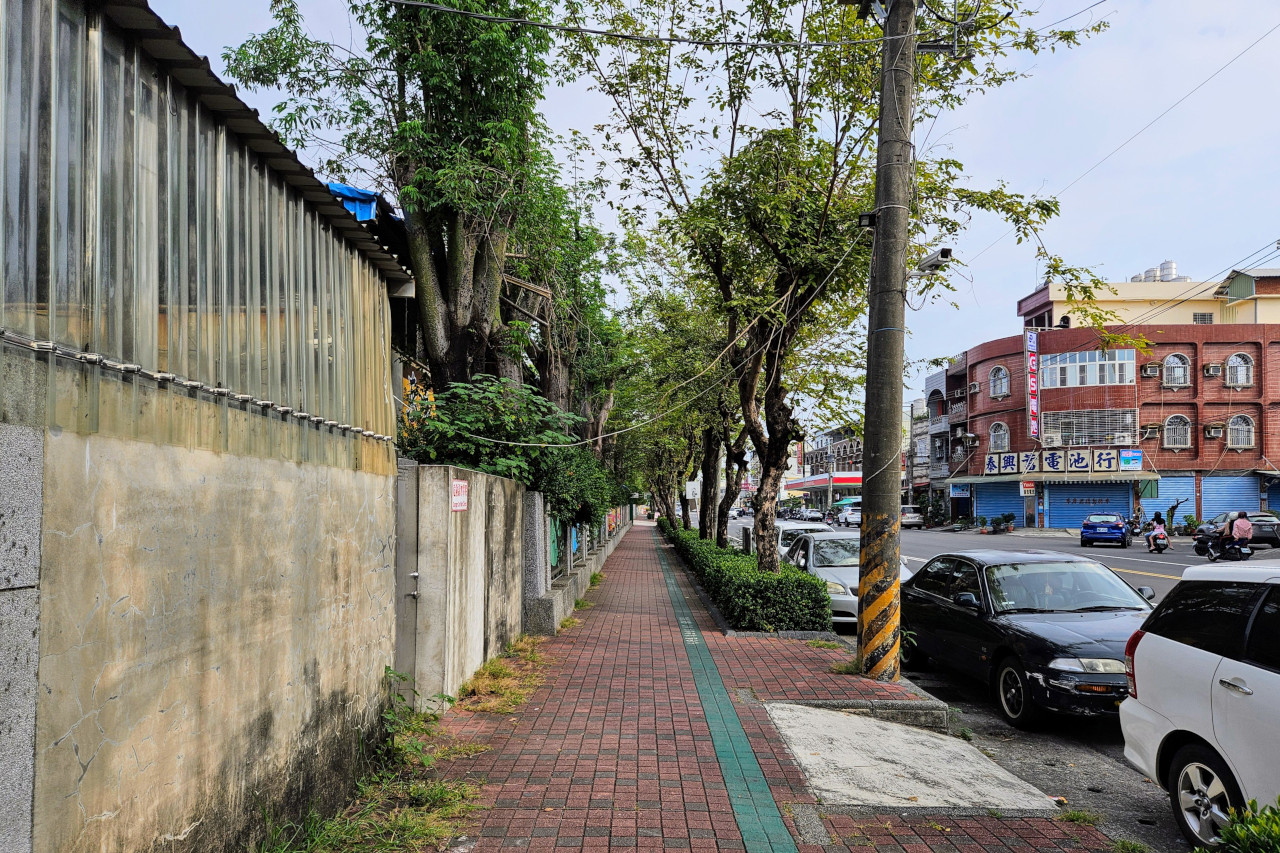 Donggang Walking