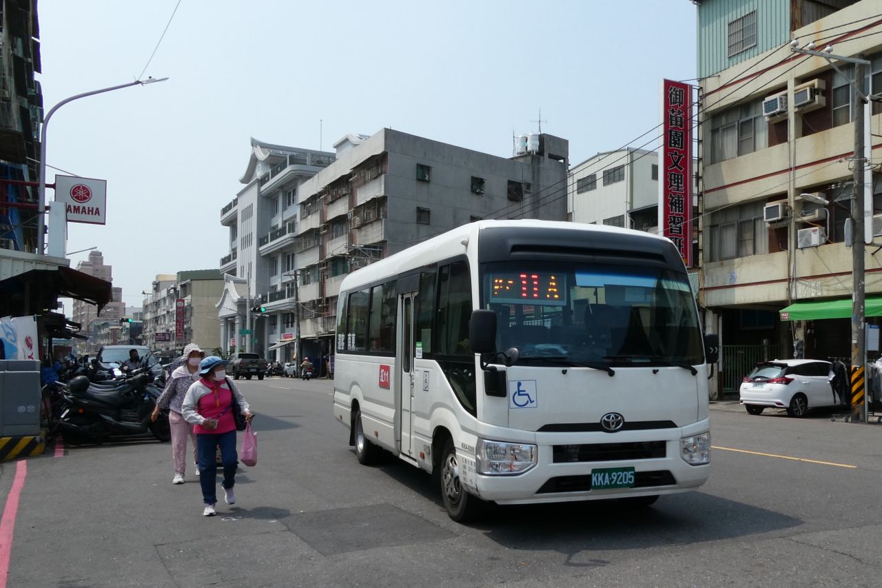 Kaohsiung City Bus Red 10 and 11