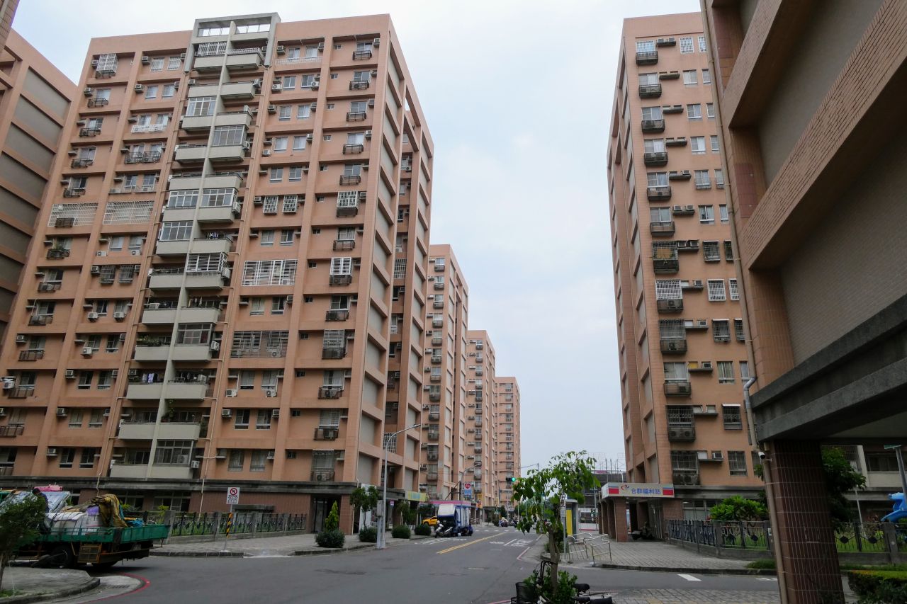 Hequn Xincun